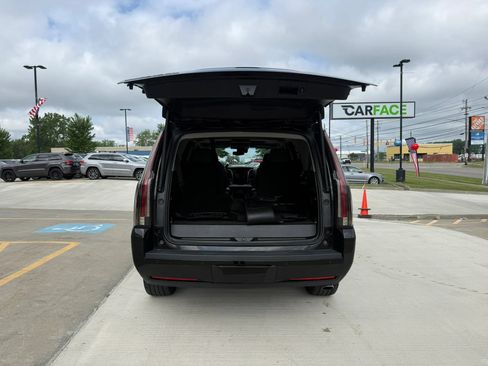 Used 2018 Cadillac Escalade Premium Luxury w/ LPO, Radiant Package AWD/4WD image 12