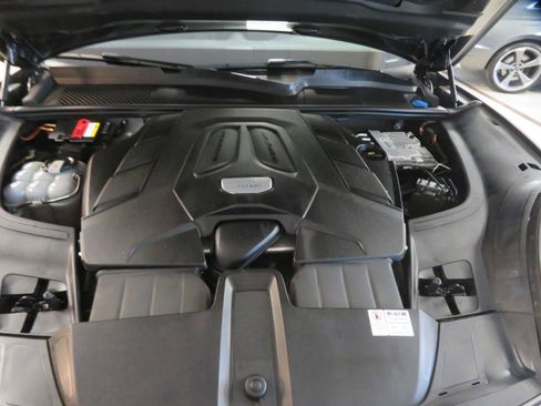 Used 2019 Porsche Cayenne image 48