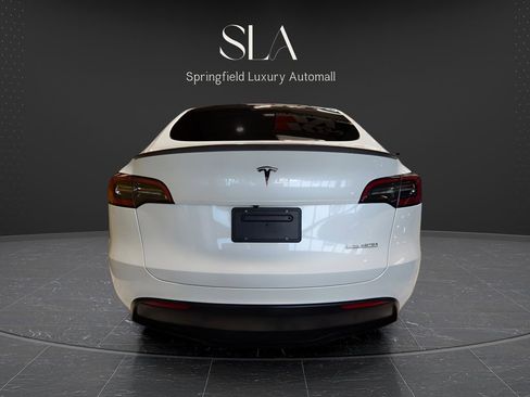 Used 2023 Tesla Model Y Long Range AWD/4WD image 5