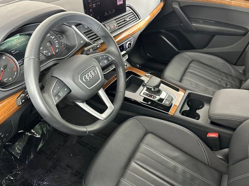 Used 2023 Audi Q5 2.0T Premium w/ Convenience Package image 9