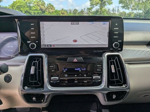 Certified 2023 Kia Sorento SX FWD image 23