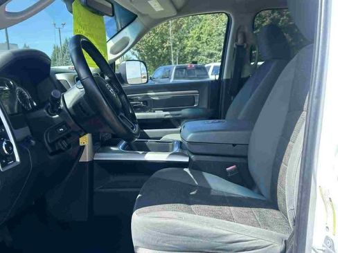 Used 2018 RAM 2500 SLT w/ Luxury Group image 18