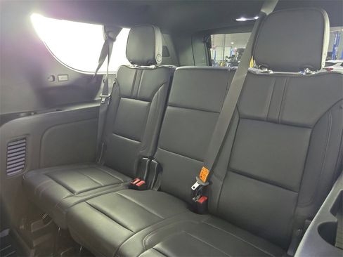 Used 2023 Chevrolet Suburban RST w/ Luxury Package image 10