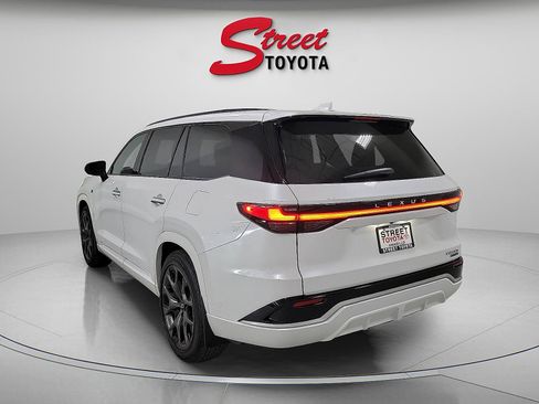 Used 2025 Lexus TX 500h AWD w/ Technology Package image 2