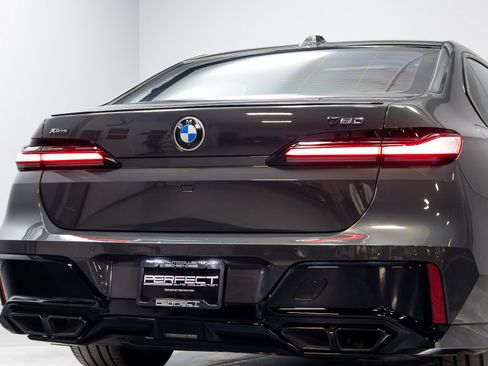 Used 2023 BMW 760i xDrive AWD/4WD image 85