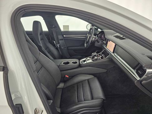 Used 2023 Porsche Panamera Platinum Edition image 10