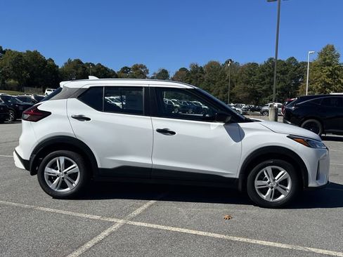 New 2025 Nissan Kicks Play S image 24