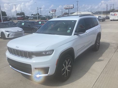 Used 2025 Jeep Grand Cherokee L Limited RWD image 3