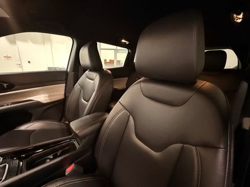 Used 2025 Jeep Compass Limited AWD/4WD image 18