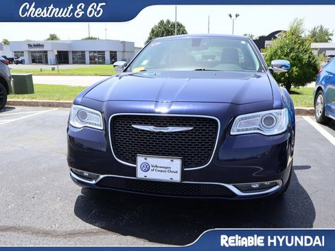 Used 2017 Chrysler 300 C AWD/4WD image 8