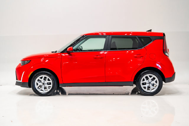 Used 2025 Kia Soul LX w/ LX Technology Package FWD image 26