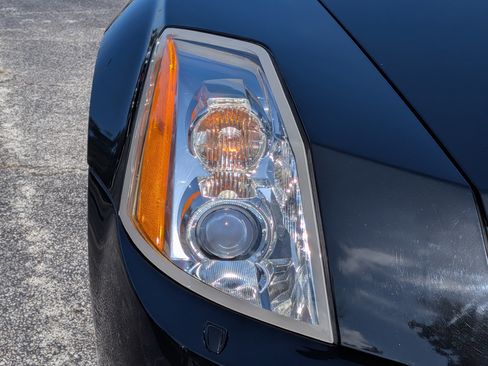 Used 2007 Cadillac XLR RWD image 10