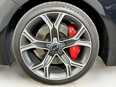 Used 2018 Kia Stinger GT1 image 8