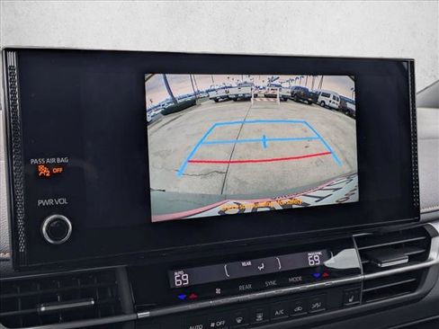 Used 2025 Toyota Sienna XLE Woodland Edition image 14