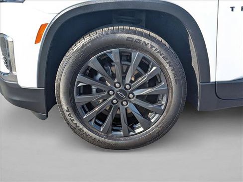 Used 2023 Chevrolet Traverse RS FWD image 25