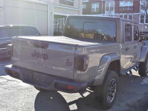 Used 2022 Jeep Gladiator Willys image 6