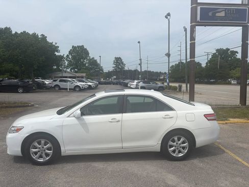 Used 2011 Toyota Camry LE w/ LE Extra-Value Pkg image 3