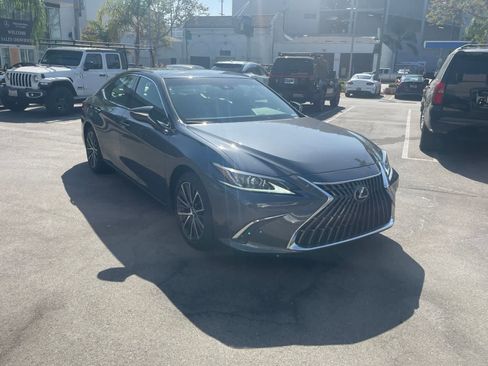 Used 2025 Lexus ES 350 w/ Premium Package FWD image 2