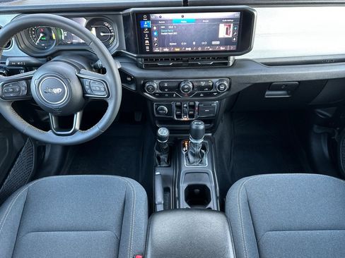 Used 2024 Jeep Wrangler Unlimited image 16