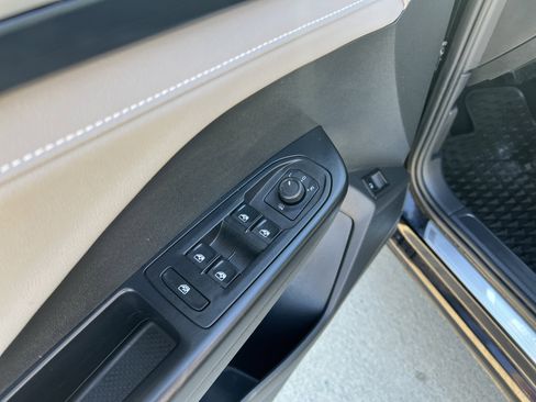 Certified 2024 Volkswagen Taos SE w/ Black Wheel Package image 14