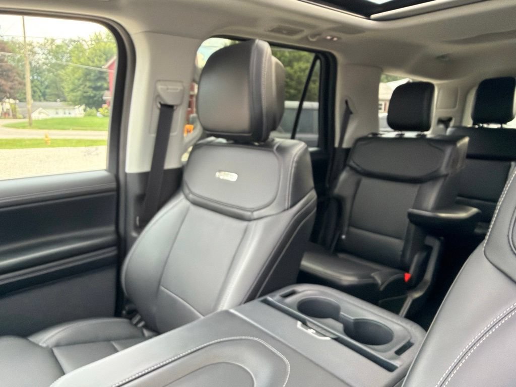 Used 2026 Ford Expedition Platinum w/ Driver's Package AWD/4WD image 95