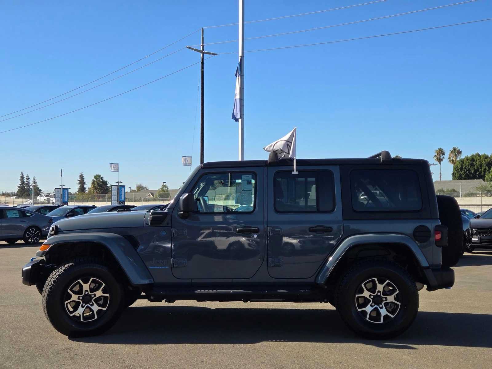 Used 2024 Jeep Wrangler Unlimited AWD/4WD image 4