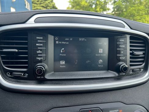 Used 2019 Kia Sorento LX image 14