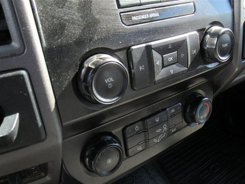 Used 2020 Ford F250 XL w/ Power Equipment Group image 19