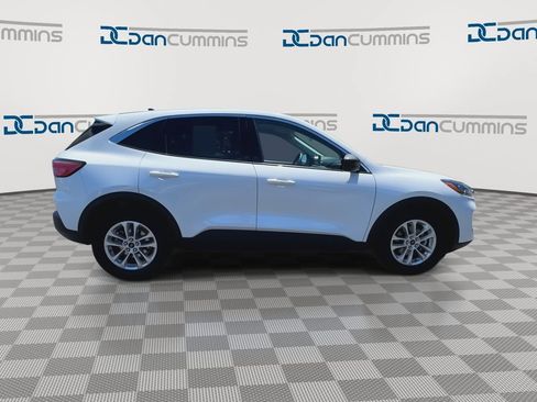 Used 2022 Ford Escape SE FWD image 9