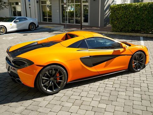 Used 2018 McLaren 570S Spider image 49