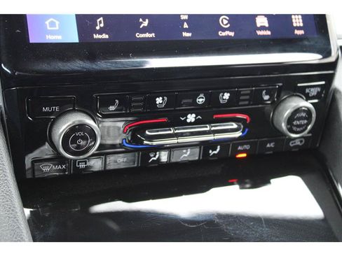 Used 2022 Jeep Grand Cherokee Overland w/ Luxury Tech Group IV AWD/4WD image 27