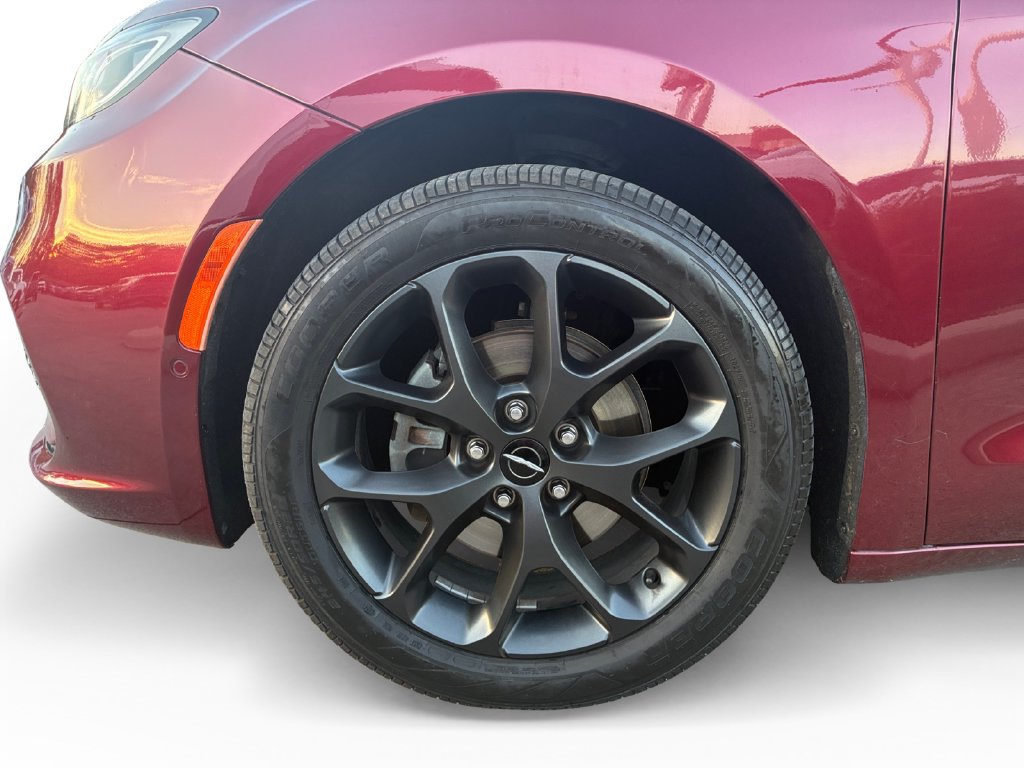 Used 2022 Chrysler Pacifica Limited w/ Uconnect Theater Family Group FWD image 30