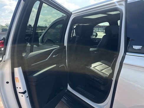 Used 2024 Cadillac Escalade ESV Premium Luxury RWD image 27