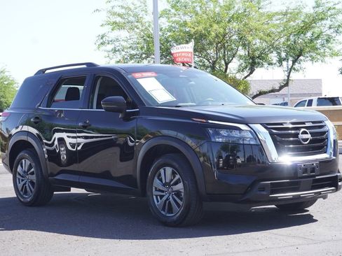 Certified 2025 Nissan Pathfinder SV AWD/4WD image 4