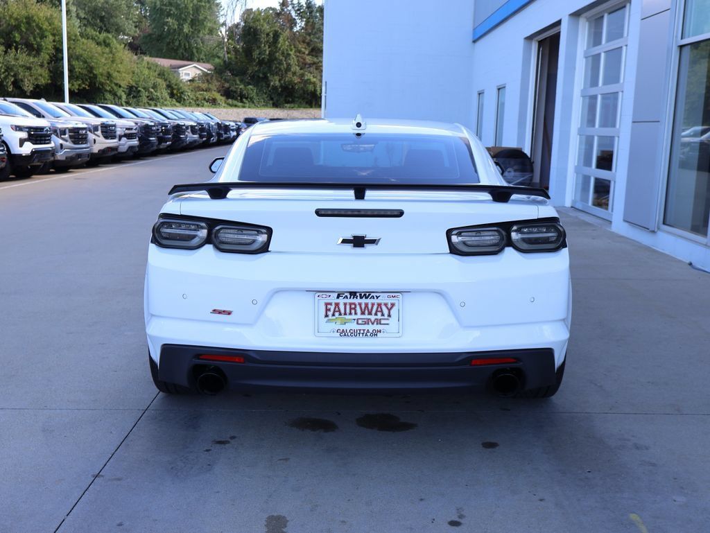 Used 2021 Chevrolet Camaro SS RWD image 9
