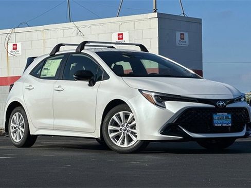 Used 2026 Toyota Corolla SE image 2