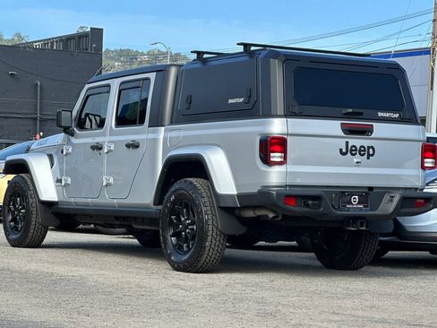 Used 2023 Jeep Gladiator Sport AWD/4WD image 6