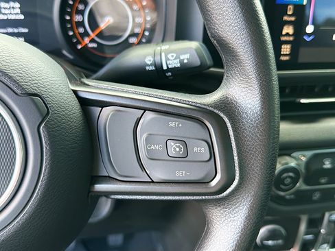 Used 2025 Jeep Gladiator Sport image 37