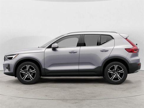 Certified 2025 Volvo XC40 B5 Core image 2