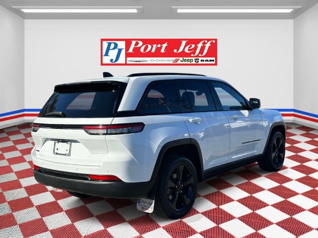 Used 2023 Jeep Grand Cherokee Altitude AWD/4WD image 4