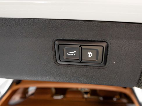 Used 2019 Bentley Bentayga image 42