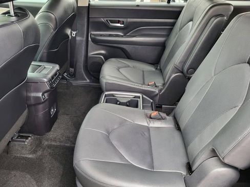 Used 2024 Toyota Grand Highlander AWD image 18