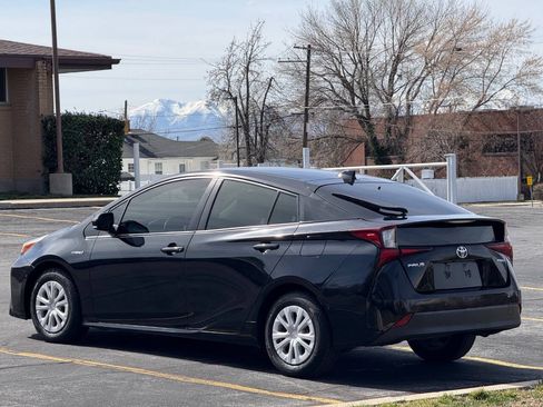 Used 2022 Toyota Prius LE FWD image 7