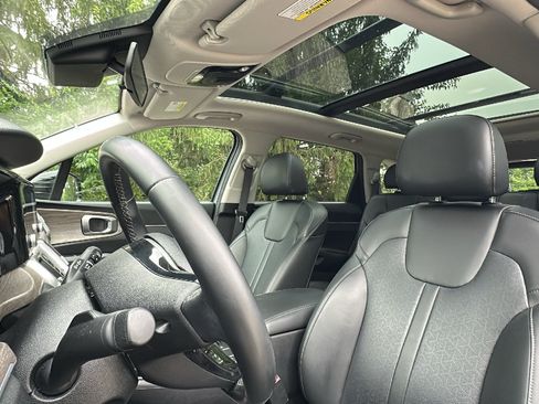 Used 2022 Kia Sorento S w/ Panoramic Sunroof Package AWD/4WD image 13