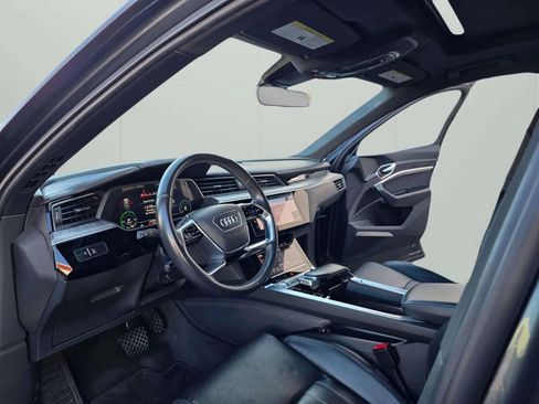 Used 2019 Audi e-tron Prestige w/ Prestige Package image 30