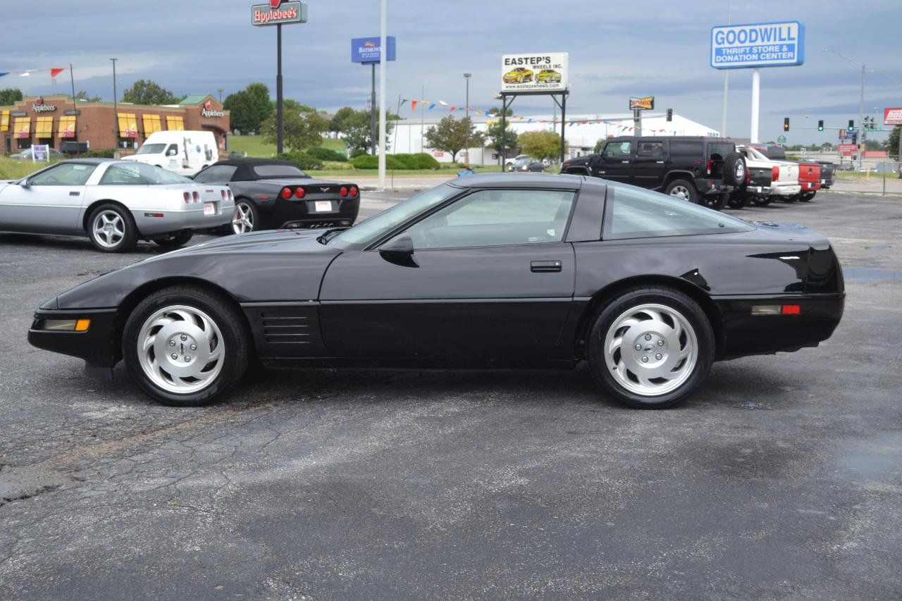 Used 1994 Chevrolet Corvette Coupe RWD image 5