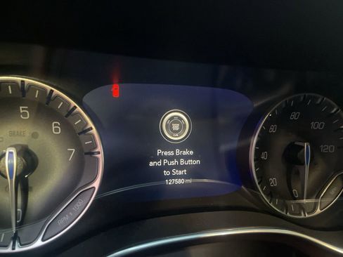 Used 2020 Chrysler Pacifica Limited image 6