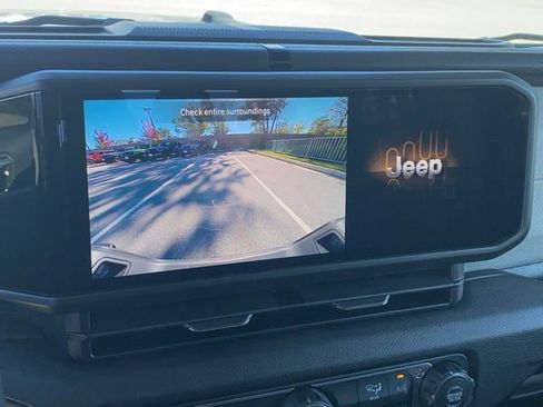 New 2025 Jeep Gladiator Sport image 21