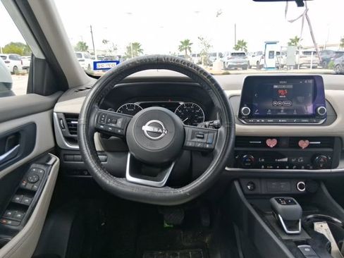 Used 2024 Nissan Rogue SV w/ SV Premium Package FWD image 9