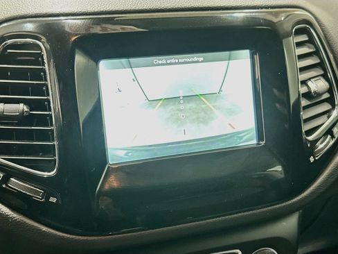 Used 2019 Jeep Compass Latitude FWD image 13